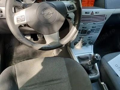 Rosu Utilizat 2007 Opel Astra GTC | 2.200 EUR (Scump)
