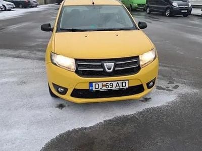 Second-hand Dacia Logan 75 CP (55 kW) 2013 Galben Berlinǎ