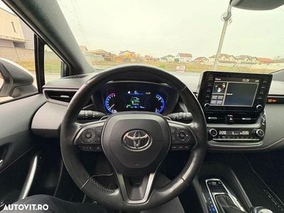 Second-hand Toyota Corolla 178 CP (130 kW) 2019 Culoarealb Hatchback