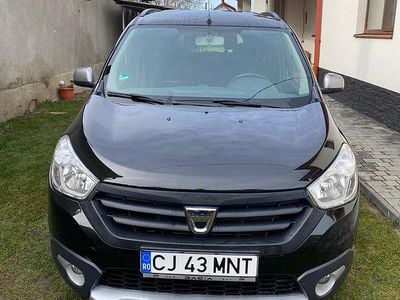 Second-hand Dacia Lodgy Stepway 115 CP (84 kW) 2016 Culoarenegru Monovolum