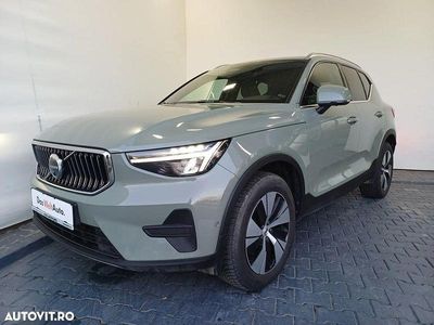 Second-hand Volvo XC40 Momentum 197 CP (144 kW) 2022 Culoareverde SUV