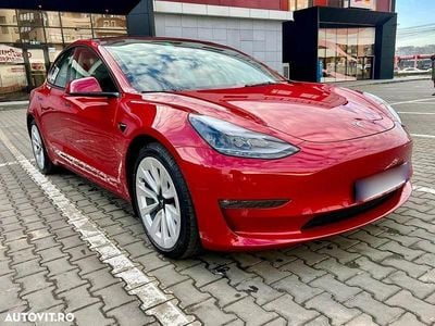 Culoarerosu Utilizat 2022 Tesla Model 3 Berlinǎ | 29.650 EUR (Preț bun)