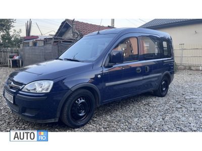 Albastru Utilizat 2003 Opel Combo Monovolum | 2.000 EUR