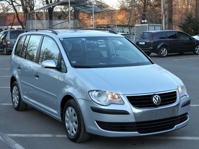 Second-hand VW Touran 131 CP (96 kW) 2008 Argintiu Monovolum