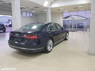 Second-hand Audi A8 Sport 258 CP (189 kW) 2014 Culoarealbastru Berlinǎ