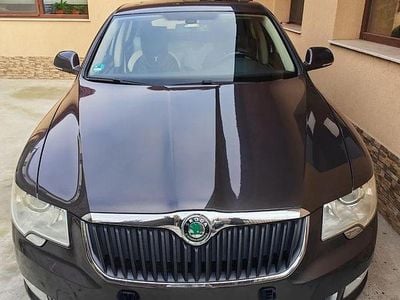 Culoaremaro Second-hand 2010 Skoda Superb Elegance Berlinǎ | 6.700 EUR