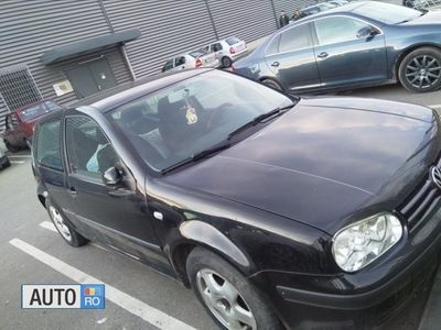 Second-hand VW Golf Cabriolet 55 CP (40 kW) 2001 Negru Cabrio