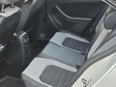 Second-hand VW Jetta Comfortline 105 CP (77 kW) 2011 Bej Berlinǎ