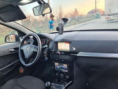 Alb Utilizat 2012 Opel Astra Berlinǎ | 2.950 EUR (Preț bun)