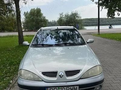 Second-hand 2000 Renault Mégane Berlinǎ | 900 EUR
