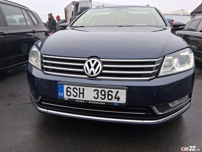 Albastru Utilizat 2014 VW Passat Highline Berlinǎ | 5.760 EUR (Super Preț)