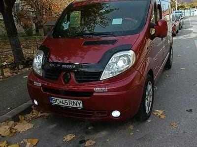 Rosu Utilizat 2008 Renault Trafic Monovolum | 7.200 EUR (Scump)