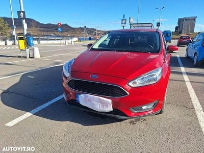 Second-hand Ford Focus Trend 125 CP (91 kW) 2017 Culoarerosu Hatchback