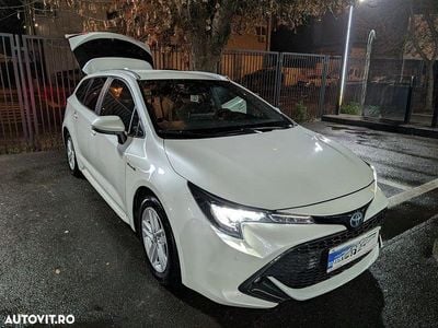 Second-hand Toyota Corolla 122 CP (89 kW) 2020 Culoarealb Break