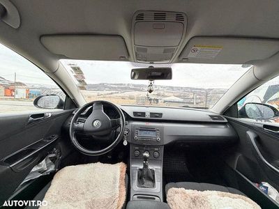 Culoarenegru Second-hand 2006 VW Passat Comfortline Break | 2.900 EUR (Puțin scump)
