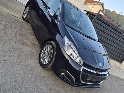 Second-hand Peugeot 208 Allure 82 CP (60 kW) 2018 Culoarealbastru Hatchback