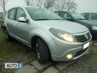 Second-hand Dacia Sandero 75 CP (55 kW) 2010 Gri Hatchback