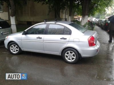 Second-hand Hyundai Accent 97 CP (71 kW) 2006 Argintiu Berlinǎ