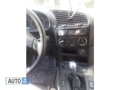 Second-hand BMW 318 Sport Line 148 CP (108 kW) 1993 Negru Coupe