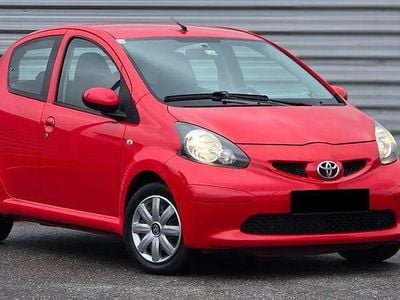 Second-hand Toyota Aygo 68 CP (50 kW) 2007 Culoarerosu Hatchback