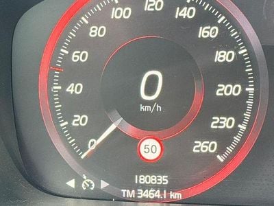 Culoarealb Utilizat 2019 Volvo XC40 Standard SUV | 18.500 EUR (Preț OK)