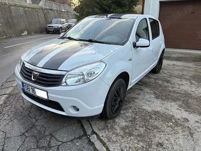 Utilizat 2012 Dacia Sandero Lauréate Hatchback | 2.999 EUR (Preț bun)