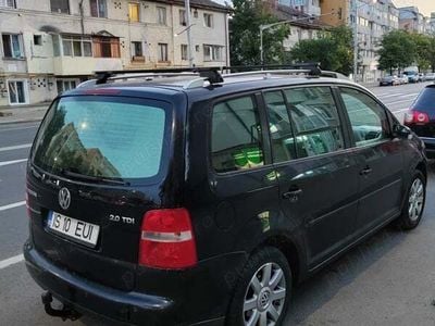 Second-hand VW Touran 140 CP (102 kW) 2006 Negru Monovolum