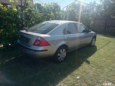 Utilizat 2004 Ford Mondeo Berlinǎ | 2.000 EUR