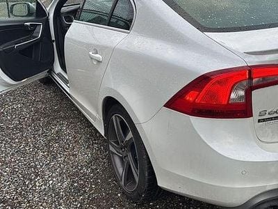 Culoarealb Second-hand 2014 Volvo S60 R-Design Berlinǎ | 8.650 EUR (Scump)