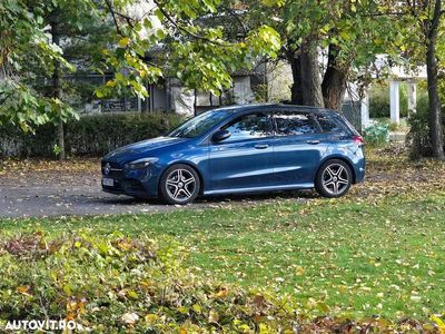 Culoarealbastru Utilizat 2020 Mercedes B200 AMG line Monovolum | 17.000 EUR