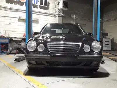 Mercedes E200