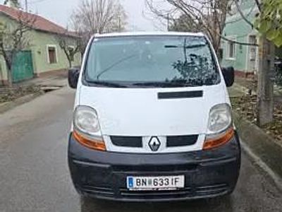 Second-hand Renault Trafic 101 CP (74 kW) 2004 Alb Monovolum
