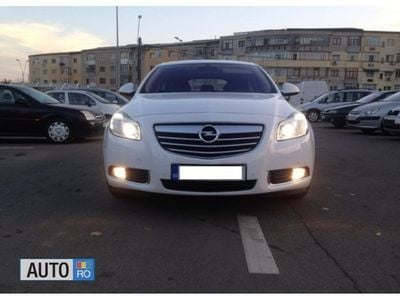 Second-hand Opel Insignia Cosmo 160 CP (117 kW) 2012 Alb Berlinǎ