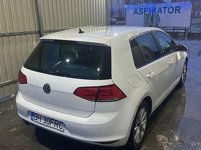 Second-hand VW Golf VII LOUNGE 110 CP (80 kW) 2015 Culoarealb Hatchback