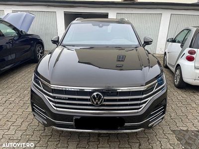 Culoaremaro Utilizat 2021 VW Touareg Elegance SUV | 55.000 EUR (Scump)