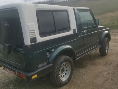 second-hand Suzuki Samurai maxi lung.