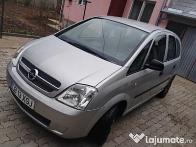 Argintiu Utilizat 2004 Opel Meriva Monovolum | 4.250 EUR (Scump)