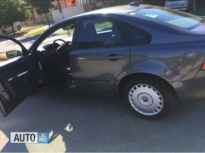 Second-hand Volvo S40 110 CP (80 kW) 2006 Negru Berlinǎ