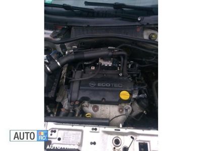 Gri Utilizat 2003 Opel Corsa Hatchback | 2.200 EUR