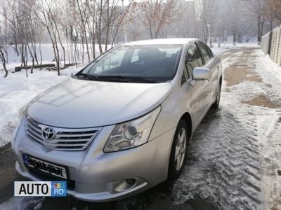 Second-hand Toyota Avensis 126 CP (92 kW) 2012 Argintiu Berlinǎ