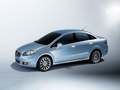 Second-hand Fiat Linea Dynamic 105 CP (77 kW) 2010 Rosu Berlinǎ