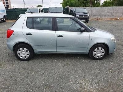Verde Second-hand 2010 Skoda Fabia Hatchback | 2.490 EUR (Preț OK)