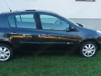 Utilizat 2006 Renault Clio III Dynamique Hatchback | 1.800 EUR