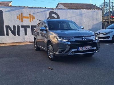 Second-hand Mitsubishi Outlander P-HEV Instyle 135 CP (99 kW) 2020 Culoarerosu SUV