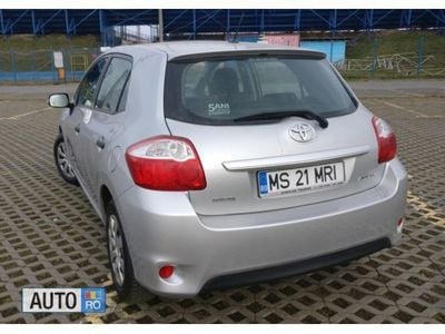 Second-hand Toyota Auris 99 CP (72 kW) 2011 Gri Hatchback