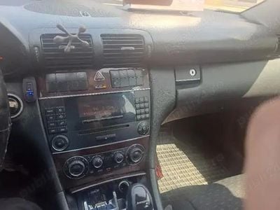 Second-hand 2004 Mercedes C220 Berlinǎ | 2.250 EUR (Preț OK)