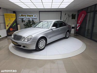Culoareargint Utilizat 2003 Mercedes E220 Elegance Berlinǎ | 8.950 EUR