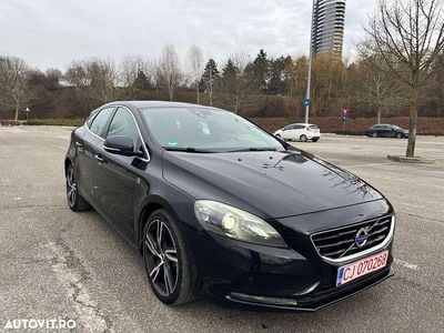 Second-hand Volvo V40 Ocean Race 190 CP (139 kW) 2015 Culoarenegru Hatchback