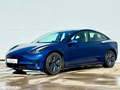Second-hand Tesla Model 3 Standard Range Plus 208 kW (283 CP) 2022 Culoarealb Berlinǎ