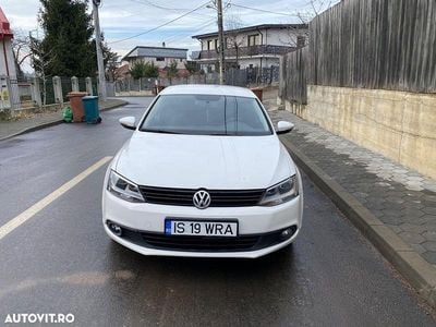 Second-hand VW Jetta Trendline 105 CP (77 kW) 2012 Culoarealb Berlinǎ